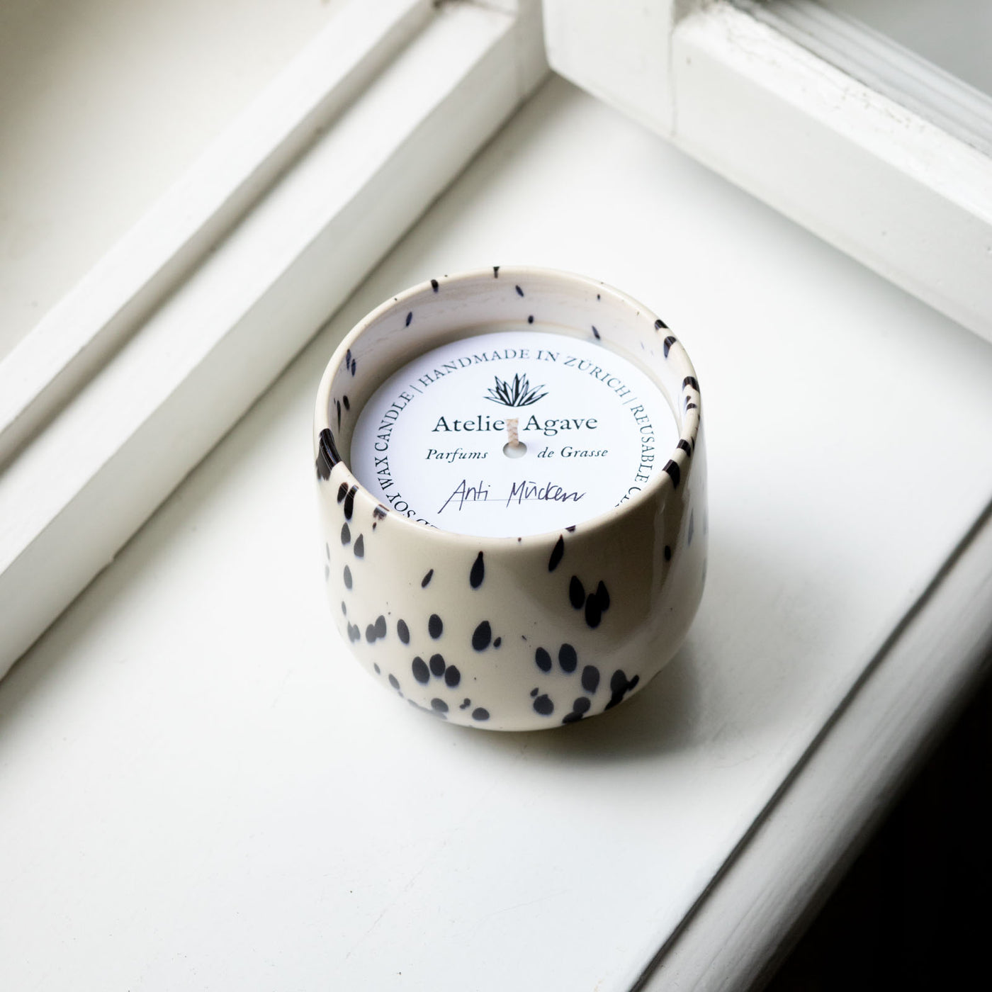 Anti-mosquito scented candle in a latte cup