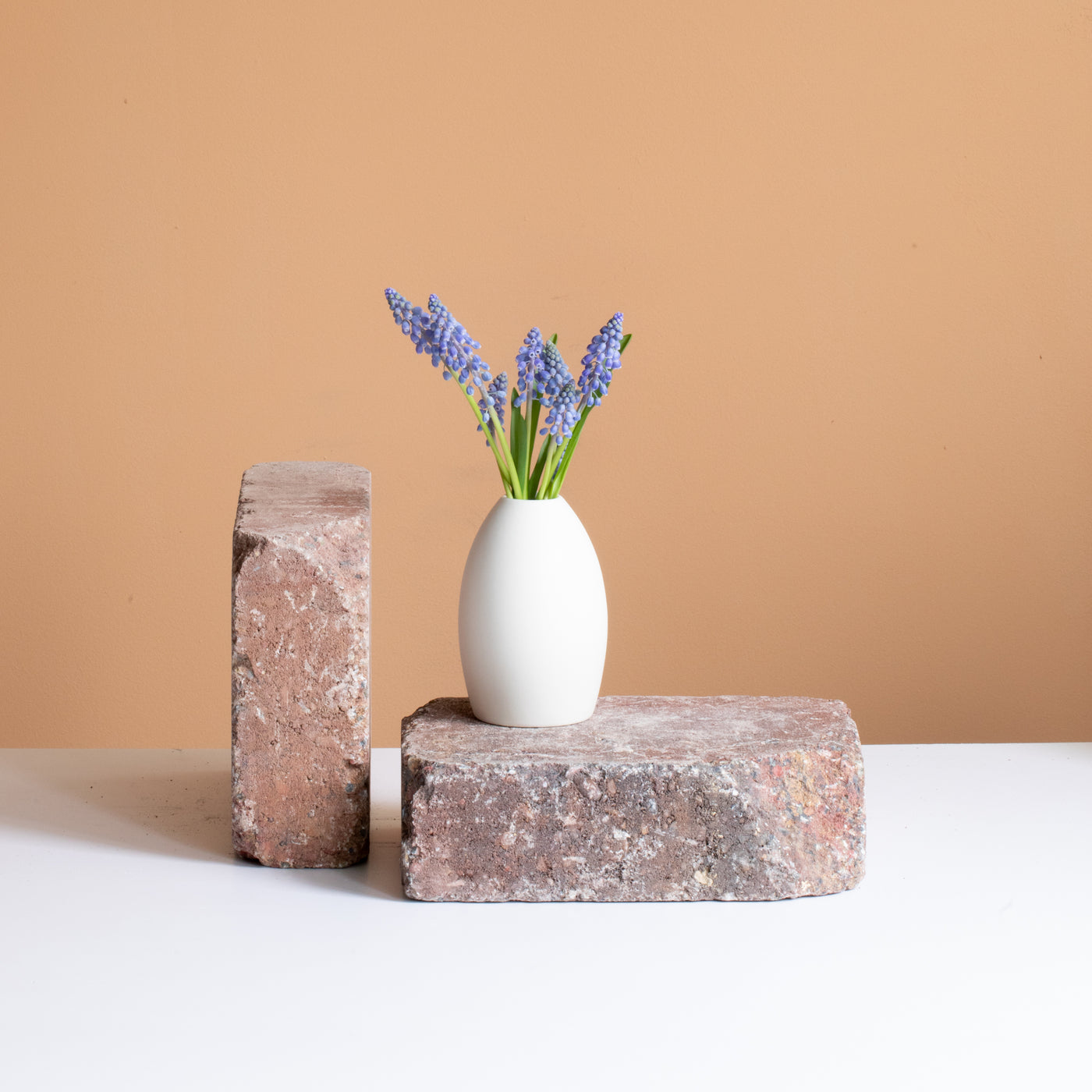 Egg" vase Beige