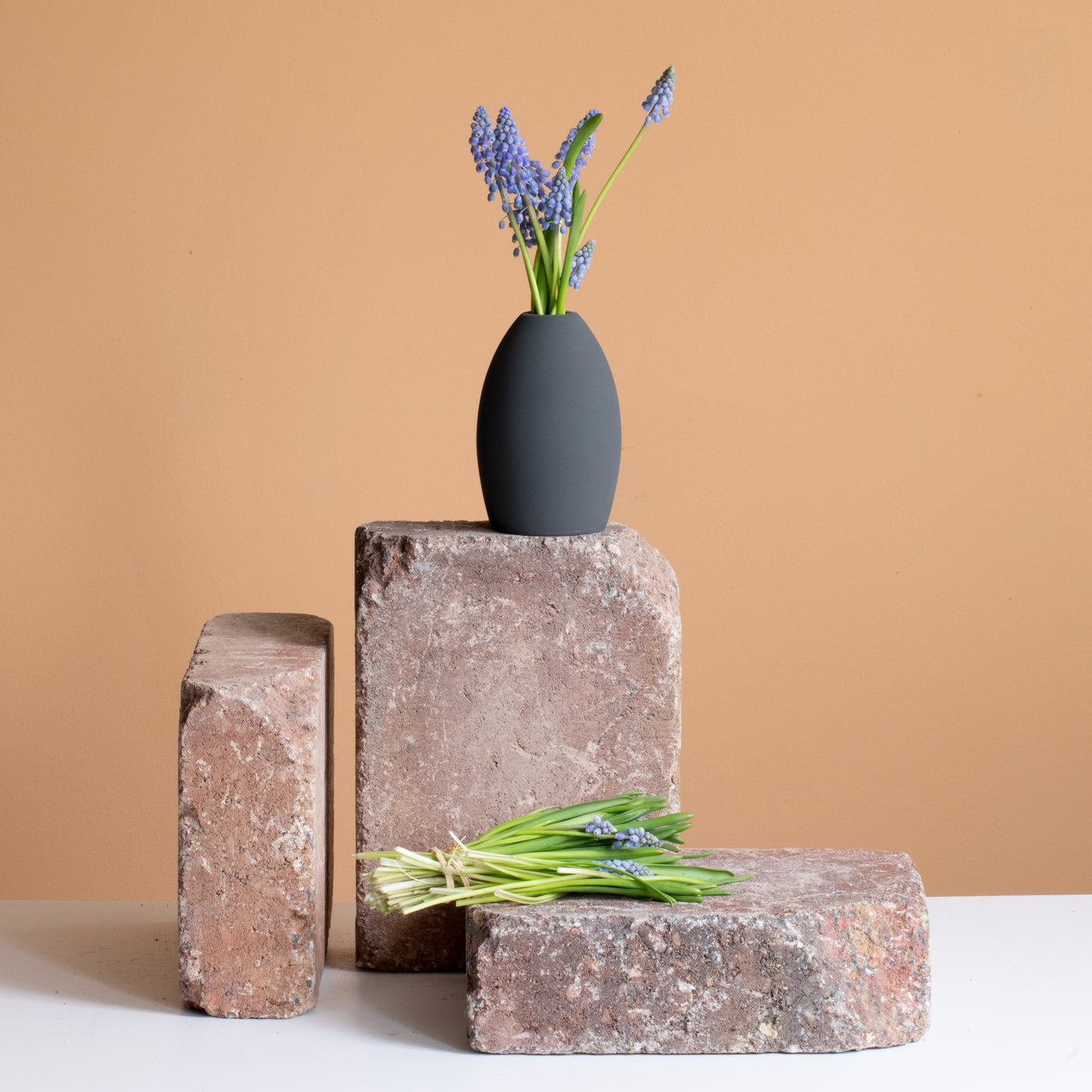 Egg" vase Charcoal