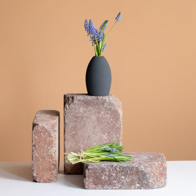 Egg" vase Charcoal