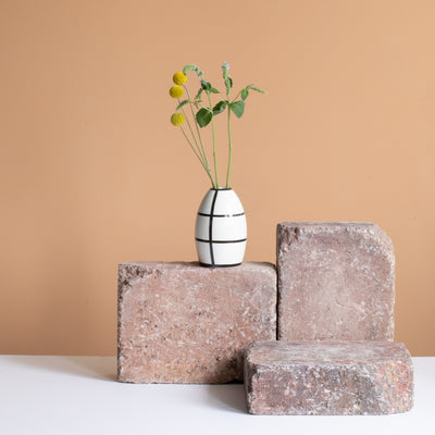 Egg" vase Striped Black