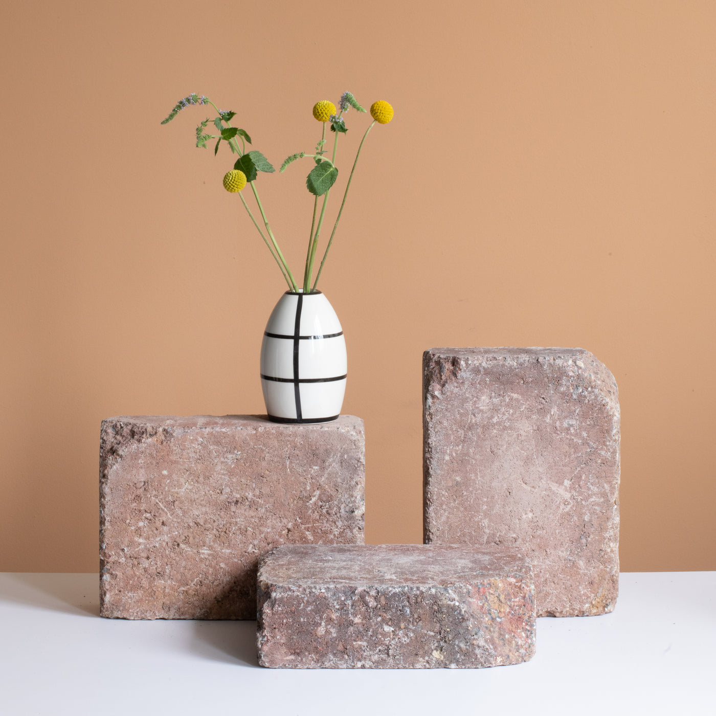 Egg" vase Striped Black