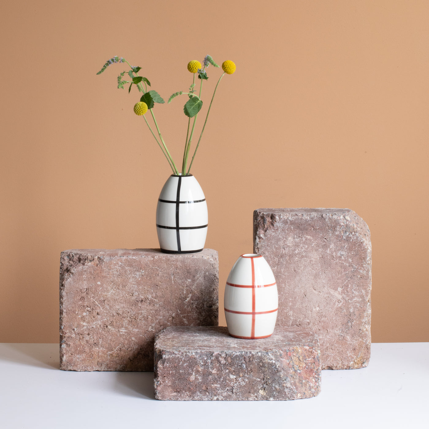 Egg" vase Striped Black