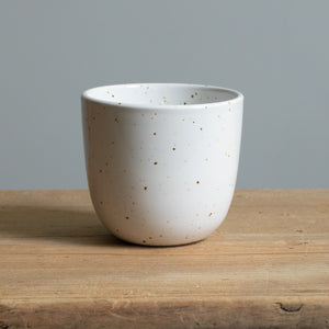 Stoneware coffee mug in white with fine golden dots