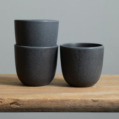 Three stacked matt black cappuccino cups with a capacity of 200 ml
