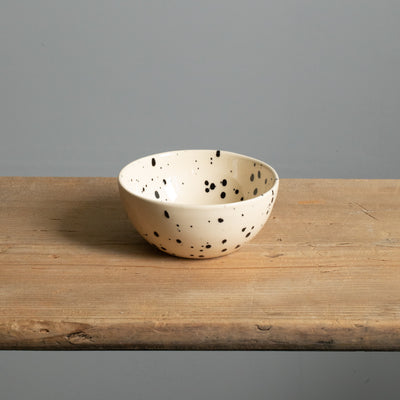 Large snack bowl in the color cream with black dots