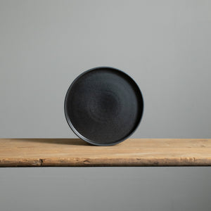 Small starter plate set up in matt black color with angled edge
