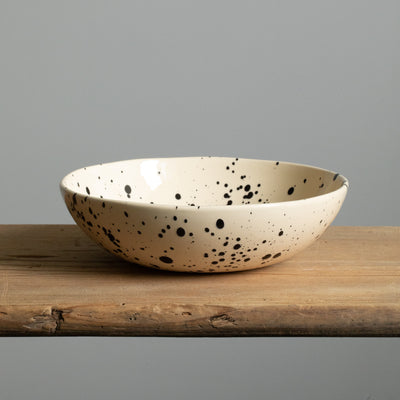 Beige plate with black splashes of color Puglia style