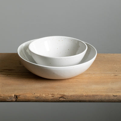 A small breakfast bowl is placed on a large deep pasta plate to easily see the big difference
