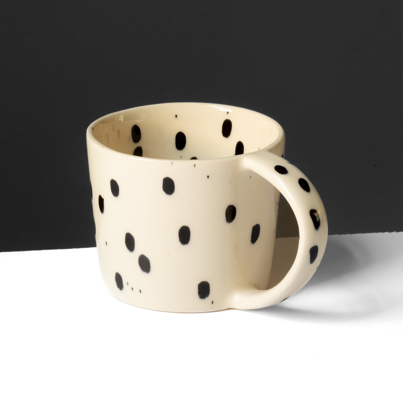 Tea cup with generous handle so that it can be held well in the color Black Dots