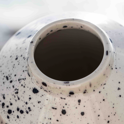 Detailed view of the opening of the flower vase in Black Dots